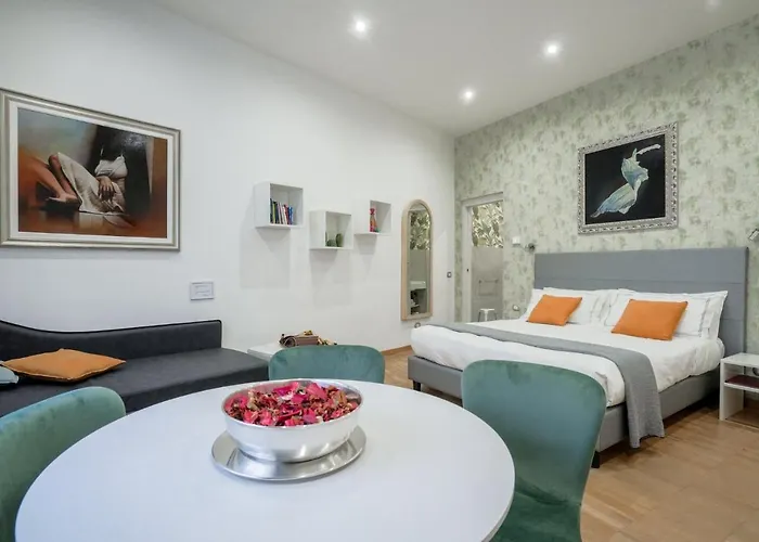 Monza City Rooms & Studios